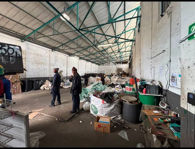 503M² WAREHOUSE TO LET IN STIKLAND INDUSTRIAL